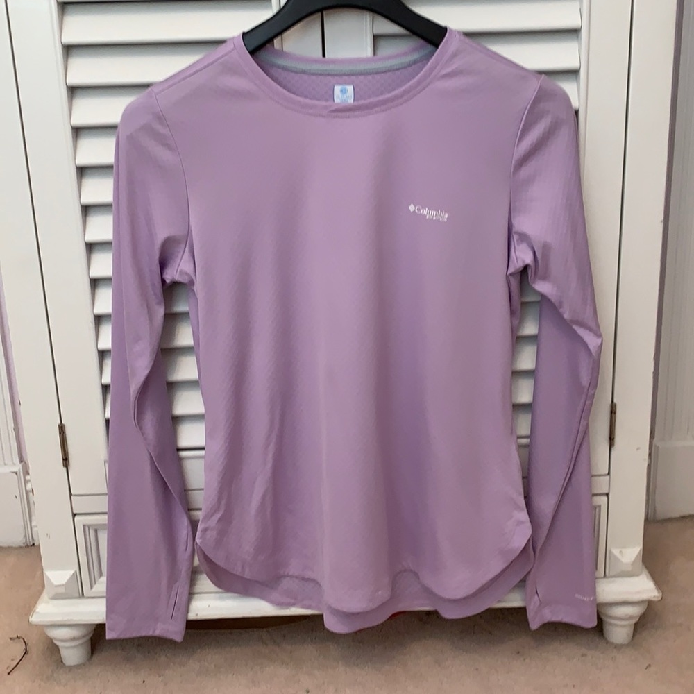 purple/lavender Columbia sun shirt size M
